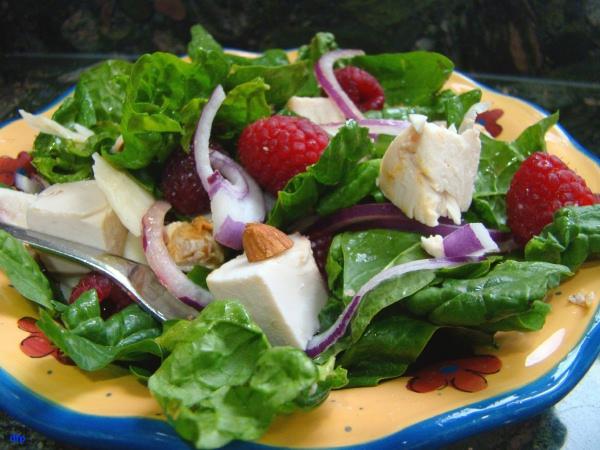 Chicken-Spinach Salad With Raspberries. Photo by Derf