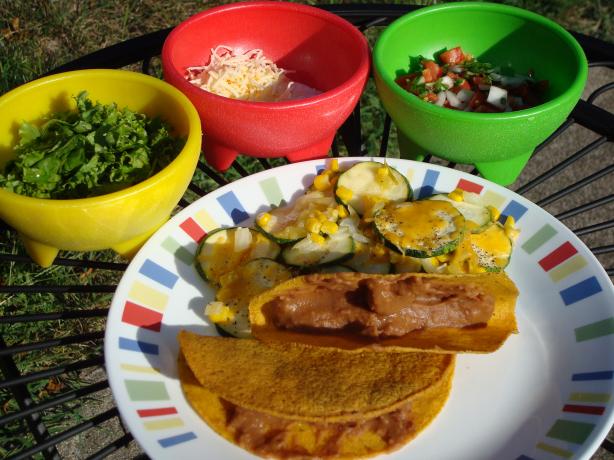 Tacos: for Vegetarians and Non-Vegetarians. Photo by Starrynews