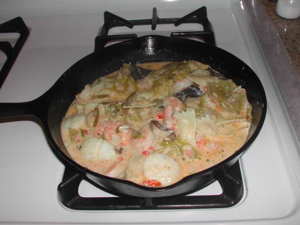 Spicy Shrimp and Scallop Alfredo. Photo by cloudyinkeaau