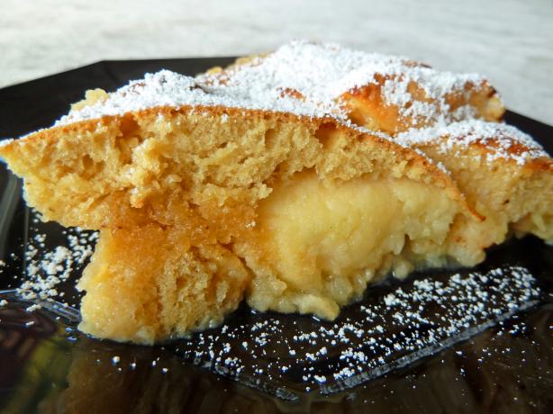 Apple and Cinnamon Sponge Pudding. Photo by awalde