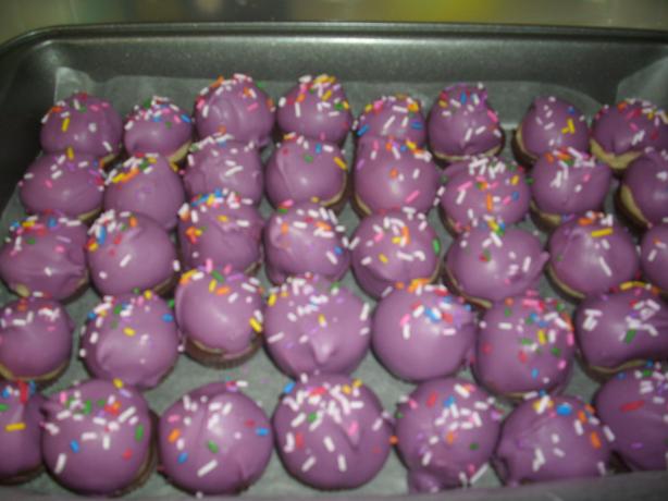 Cupcake Pops (Or Bites). Photo by hs0829