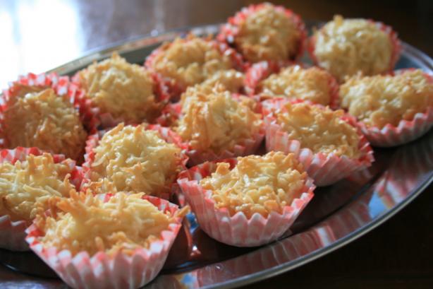 Soft Coconut Macaroons. Photo by jemapelle