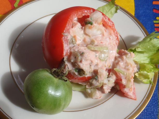 Tomatoes Stuffed With Tuna. Photo by Linky