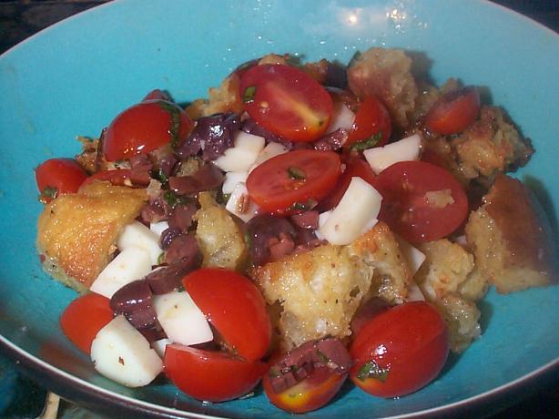 Tomato and Garlic Crouton Salad. Photo by breezermom