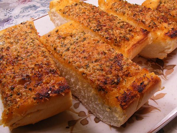 Gotta-Have-It Garlic Bread. Photo by Lavender Lynn