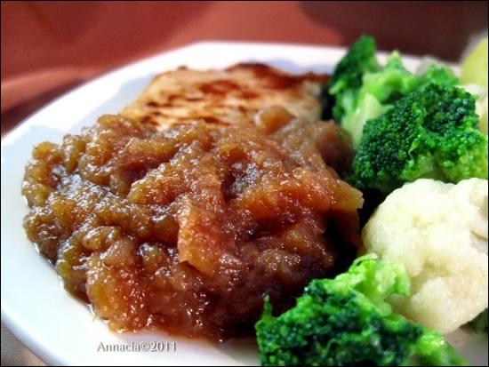 Slow Cooker Spiced Applesauce (Crock Pot). Photo by Annacia