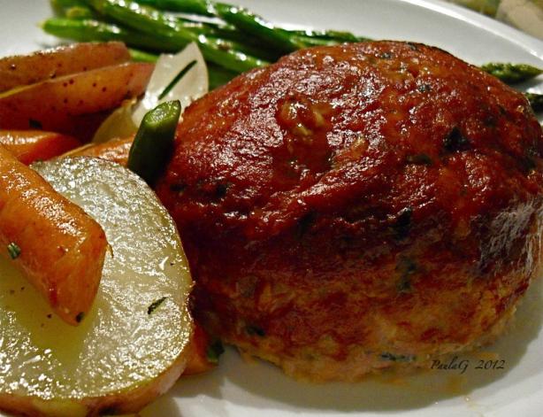 Turkey Mini-Meatloaves With Roasted Root Veggies. Photo by PaulaG