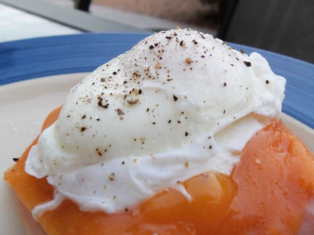 Poached Eggs Technique. Photo by AZPARZYCH