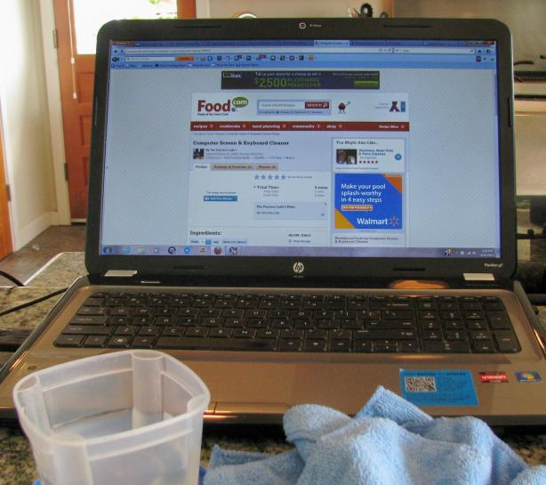 Computer Screen & Keyboard Cleaner. Photo by lazyme