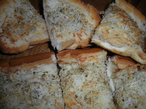 Quick & Easy Italian Cheese Bread. Photo by ChefDLH