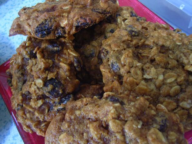 Addictive Oatmeal Molasses Cookies. Photo by katew