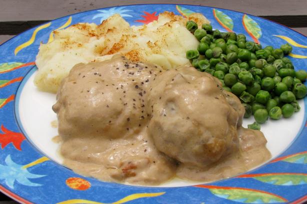 Hamburger Patties Smothered in Gravy. Photo by lazyme