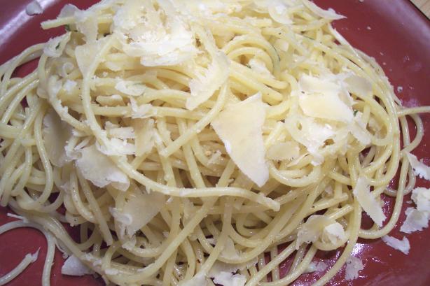 Parmesan Garlic Pasta. Photo by Nif