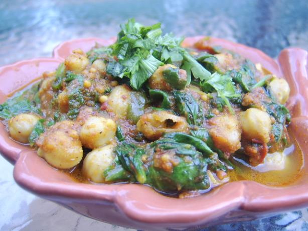 Just Right Spinach & Chickpea Curry (Vegan) - Chole Palak. Photo by LifeIsGood