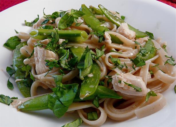 Lemon Chicken Fettuccine With Snow Peas. Photo by PaulaG