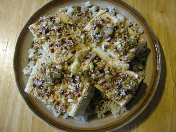 Warm Tofu With Spicy Garlic Sauce. Photo by zaar junkie