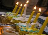 Hanukkah Cupcakes Menorah. Photo by thekosherchannel