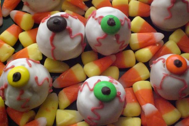 Halloween Butterfinger Eyes. Photo by Rollin in the Dough!