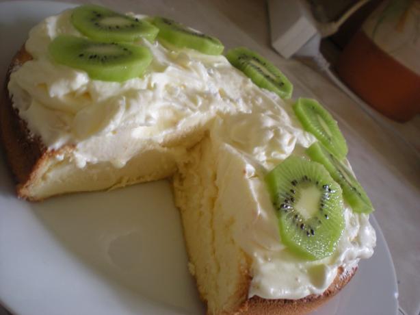 Plain Spongecake. Photo by ByNDii