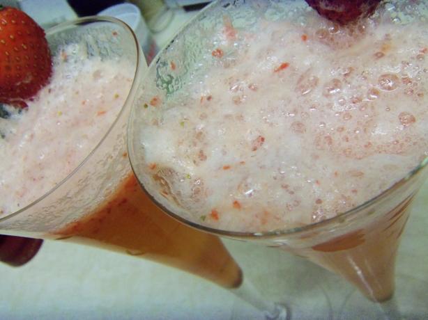 Strawberry Blonde Martini (The Melting Pot). Photo by alligirl