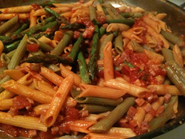 Penne With Asparagus, Ham, and Basil (Weight Watchers). Photo by Deeder's Kitchen