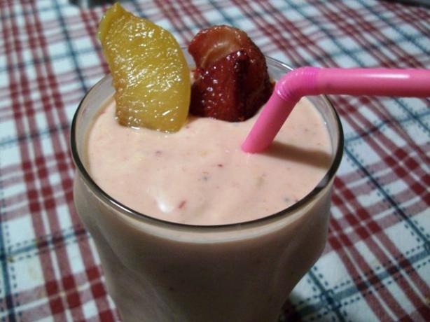 Peachy Strawberry Smoothie. Photo by 2Bleu