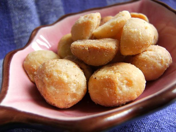 How to Toast Macadamia Nuts. Photo by Lalaloula