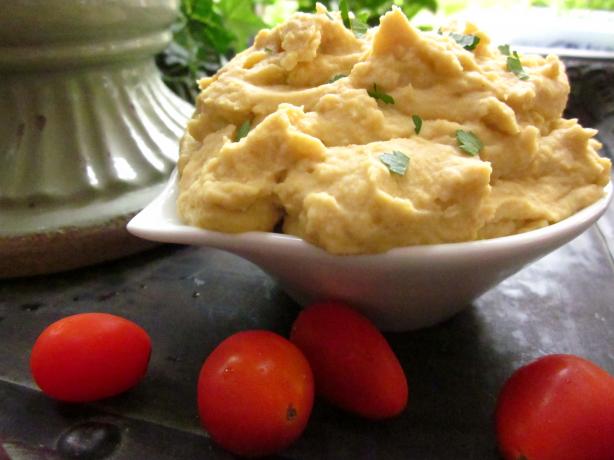 Hummus Bi Tahina. Photo by gailanng