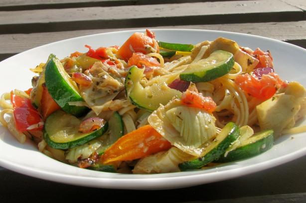 Cheesy Vegetarian Pasta. Photo by lazyme
