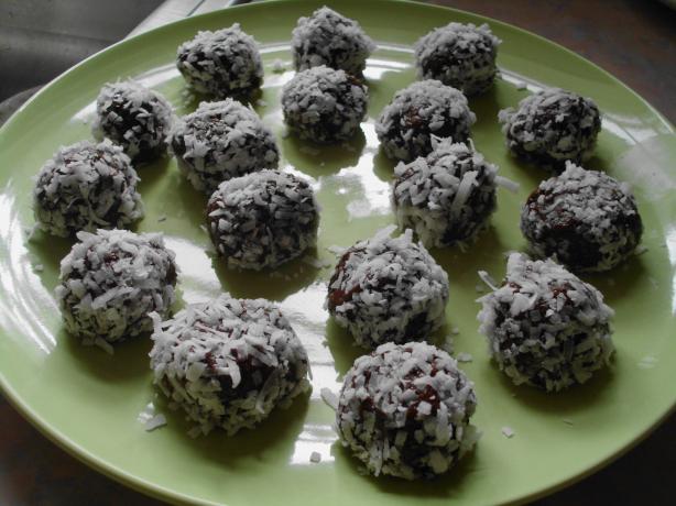 Chia Protein Packed Chocolate Orbs (Raw - Vegan - Healthy!). Photo by vivmom