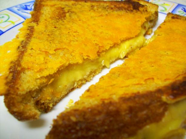 Inside and out Grilled Cheese. Photo by Jadelabyrinth