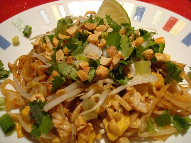 Pad Thai. Photo by Starrynews