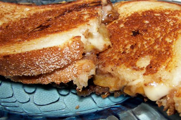 Grilled Havarti Sandwich With Spiced Apples. Photo by Baby Kato