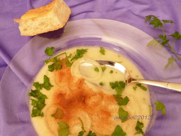 Turkish Onion Soup/Sogan Corbasi. Photo by awalde