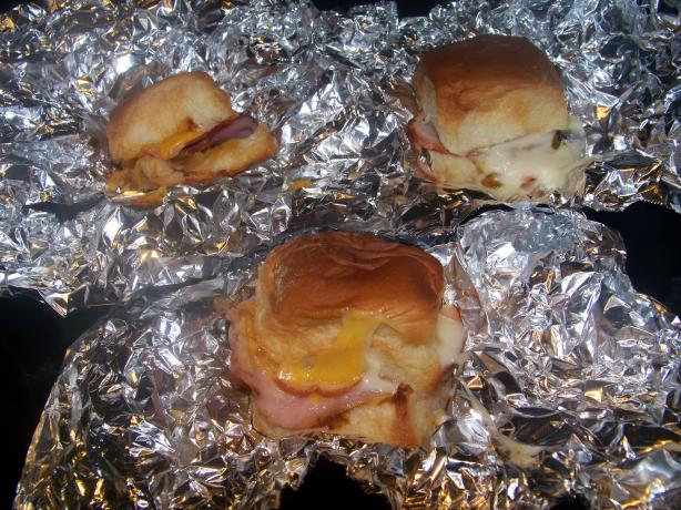 Hawaiian Bread Ham & Cheese Rolls. Photo by gertc96