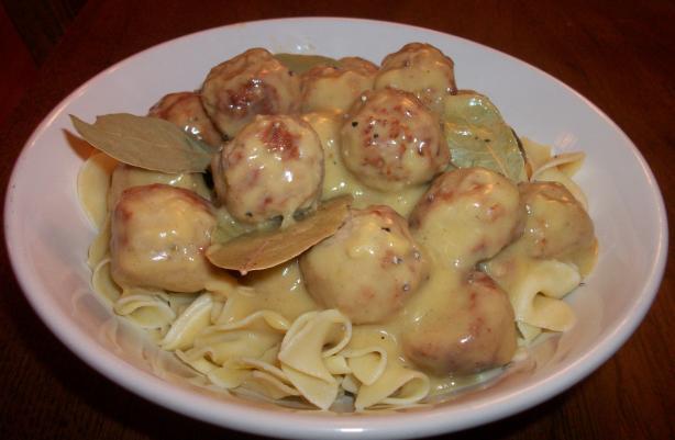 Easy Crockpot Meatballs and Gravy (Slow Cooker). Photo by Noko411