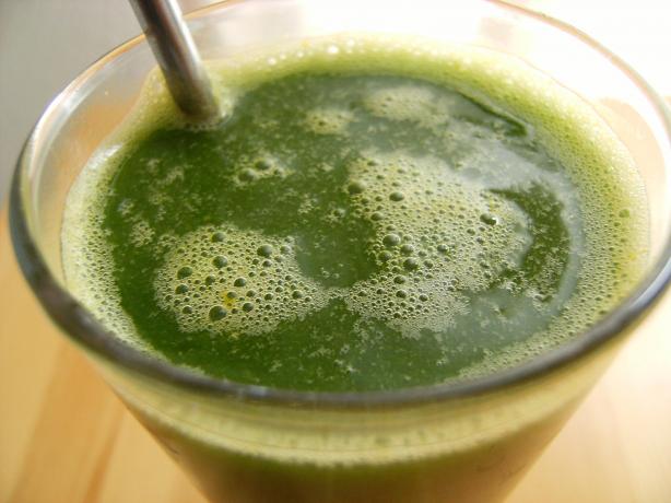 Green Mango Smoothie (Raw Vegan). Photo by Lalaloula
