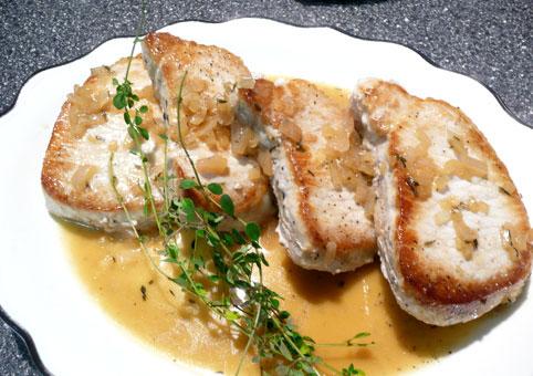 Pan Seared Pork Chops With Cidar Sauce. Photo by Mikekey