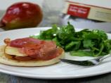 Broiled Pear and Prosciutto Toasts