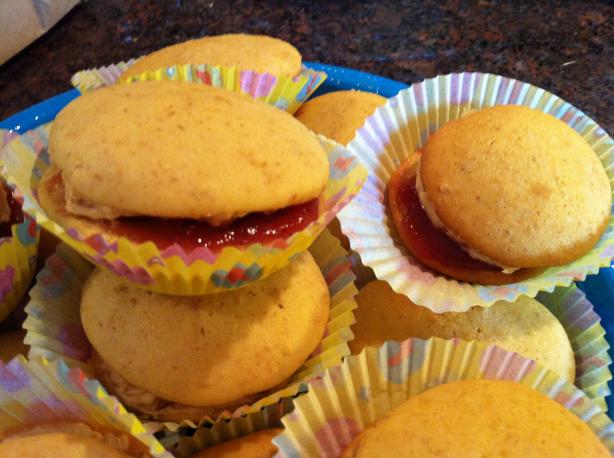 Pb&j Whoopie Pies (Cake Mix). Photo by HocoRuco