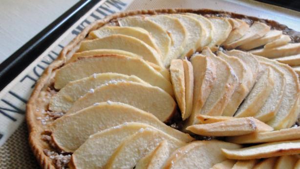 Apple And/Or Quince Tarte. Photo by Debbwl