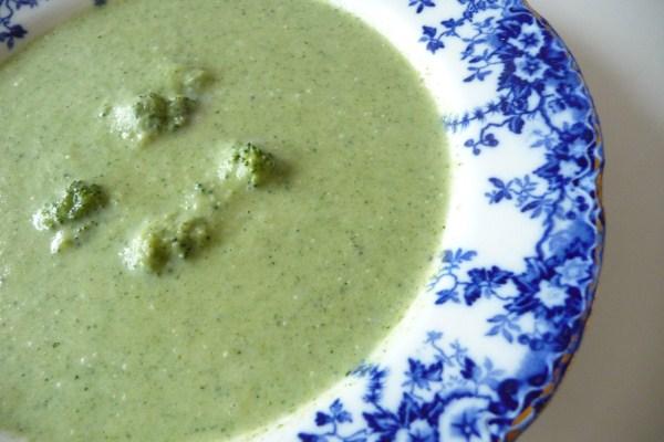 Low Calorie Broccoli Soup. Photo by Tea Jenny
