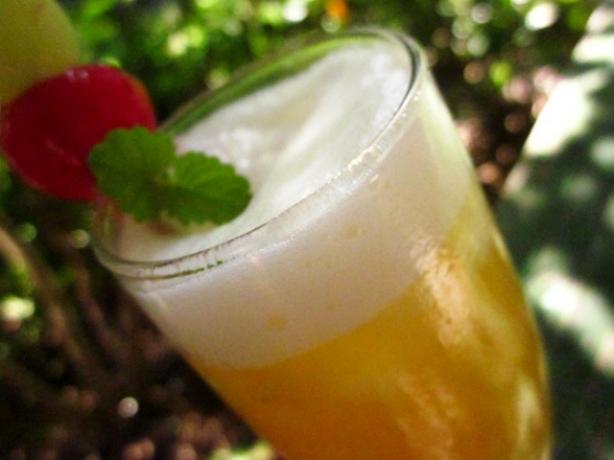 Fijian Passion Cocktail. Photo by gailanng