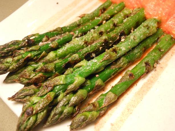 Grilled Asparagus With Red Bell Peppers Sauce. Photo by JustJanS