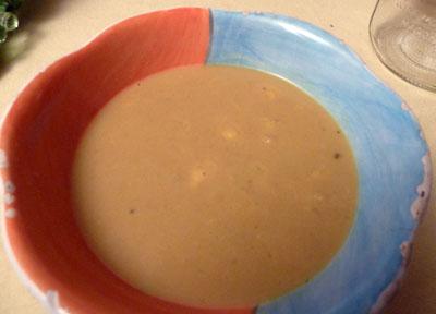 Pineapple Curry Soup. Photo by momaphet