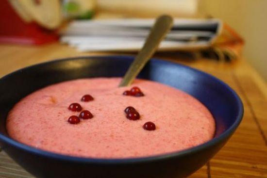 Whipped Lingonberry Porridge (Vispipuuro). Photo by xenochrist