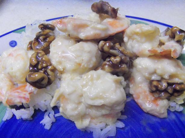 Pf Chang's Shrimp With Candied Walnuts. Photo by alligirl