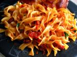 Buttered Noodles With Garlic and Sun Dried Tomatoes