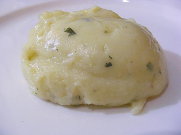 Sour Cream & Chives Mashed Potatoes. Photo by Sara 76