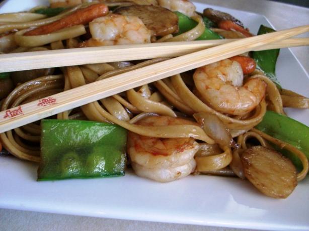 Shrimp Lo Mein. Photo by 2Bleu